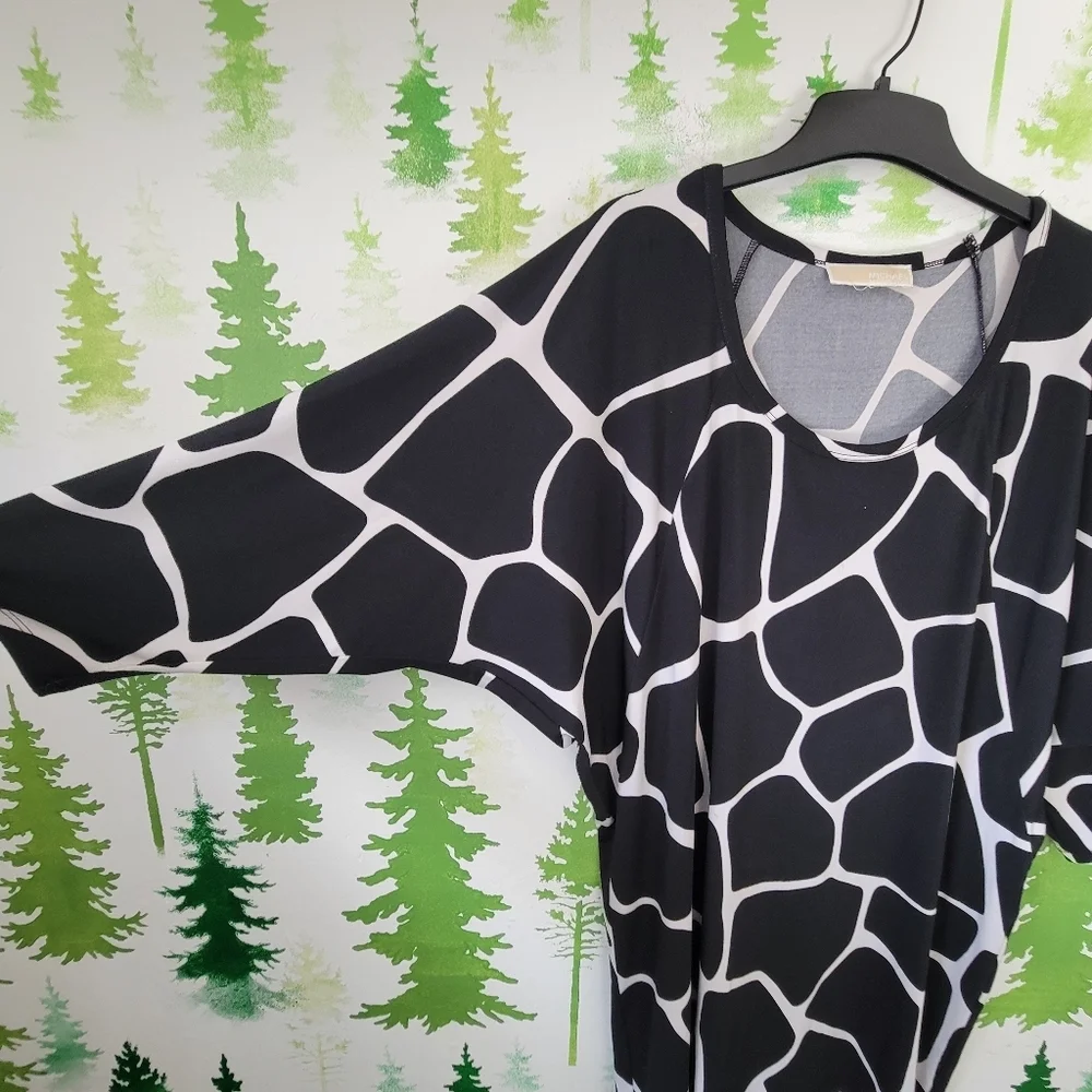 Michael Kors Animal Print Midi Dress. - Picture 4 of 8